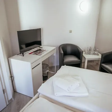 Regiohotel Wolmirstedter Hof - #autobahna2&a14 #fruehstuecksbuffet #toppreisleistung #digitalercheckin Hotel 3*