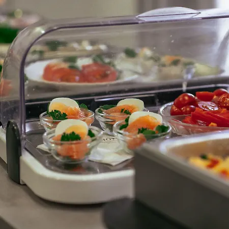 Regiohotel Wolmirstedter Hof - #autobahna2&a14 #fruehstuecksbuffet #toppreisleistung #digitalercheckin Hotel 3*