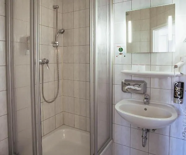 Regiohotel Wolmirstedter Hof - #autobahna2&a14 #fruehstuecksbuffet #toppreisleistung #wallbox فندق 3*