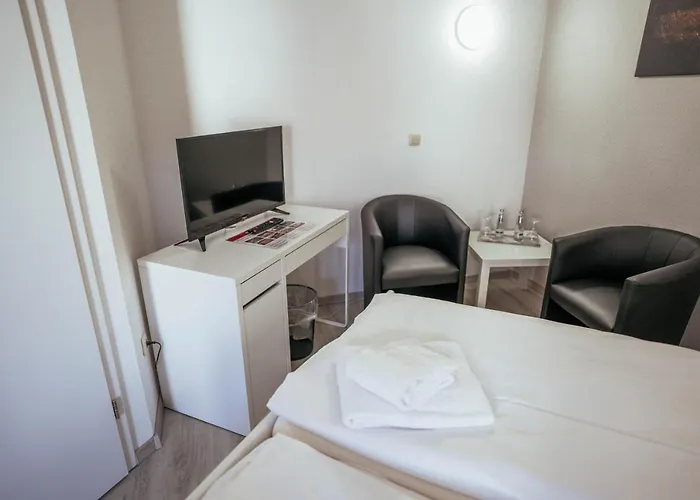 Regiohotel Wolmirstedter Hof - #autobahna2&a14 #fruehstuecksbuffet #toppreisleistung #wallbox Hotel 3*